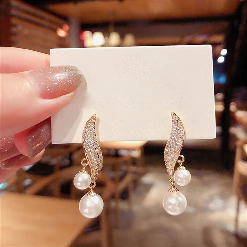 2023 New Classic Elegant Imitation Double Pearl Dangle Earrings For Women Crystal