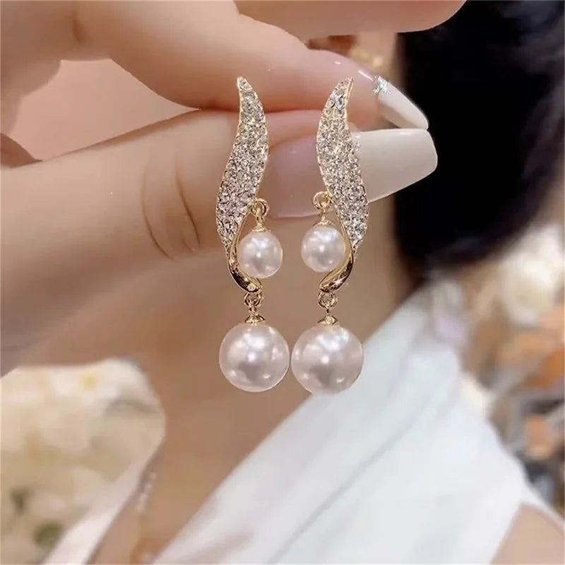 2023 New Classic Elegant Imitation Double Pearl Dangle Earrings For Women Crystal